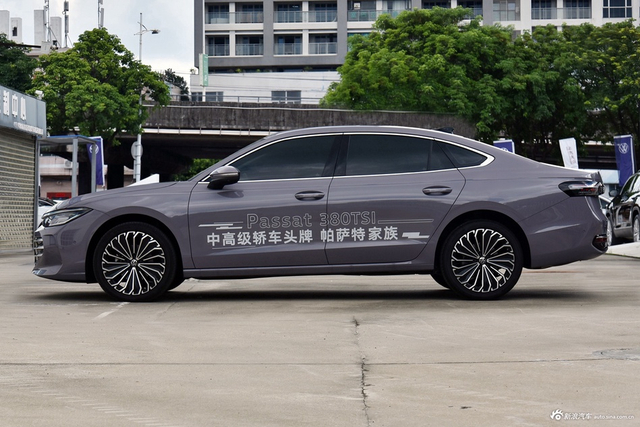 2025款帕萨特 Pro 380TSI 龙尊版