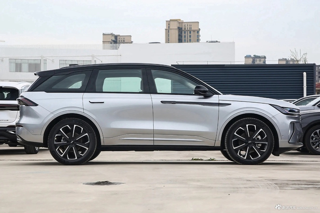 2023款航海家 2.0T 四驱尊睿混动版