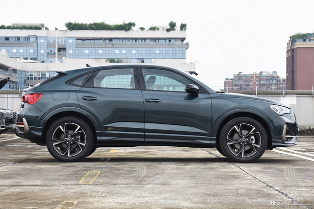 2024款奥迪Q3 Sportback 40 TFSI RS套件燃速型