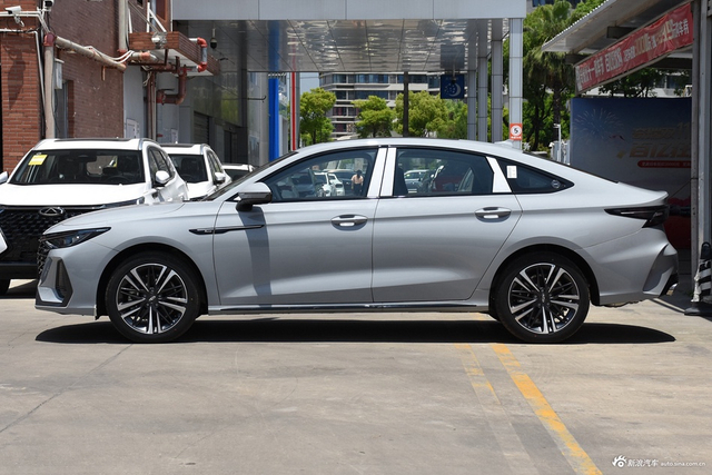 2023款艾瑞泽8 高能版 2.0T DCT劲