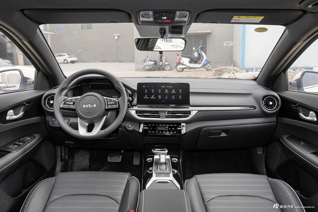 2024款起亚K3 1.5L CVT豪华智享版