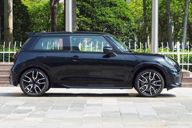 2026款MINI 2.0T COOPER S 赛车手 三门版 黑标特别版