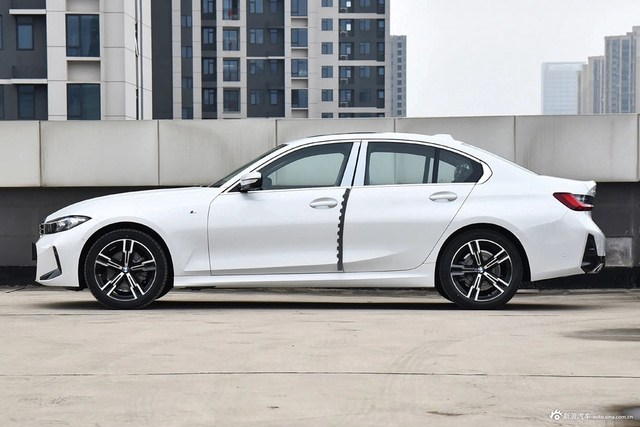 2024款宝马3系 325i M运动套装