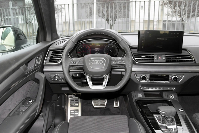 2024款奥迪Q5L Sportback 45 TFSI 豪华型