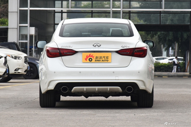 2022款英菲尼迪Q50L 2.0T自动进享运动版