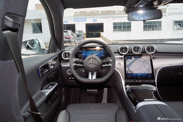 2025款奔驰C级 改款 C 260 L 4MATIC 运动版