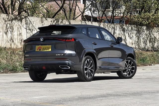 2024款长安UNI-Z蓝鲸智电iDD 125km 超越型