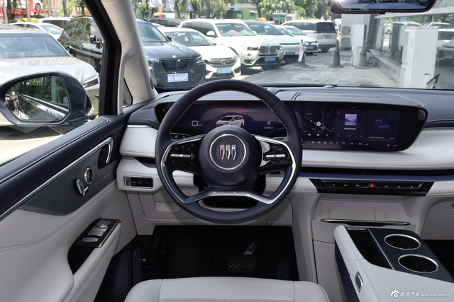 2026款别克GL8插混 陆尊 奢享版