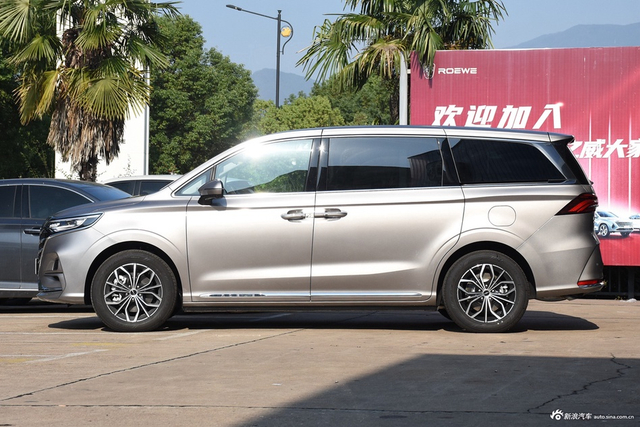 2025款荣威iMAX8 DMH 1.5T 陆尊奢享版