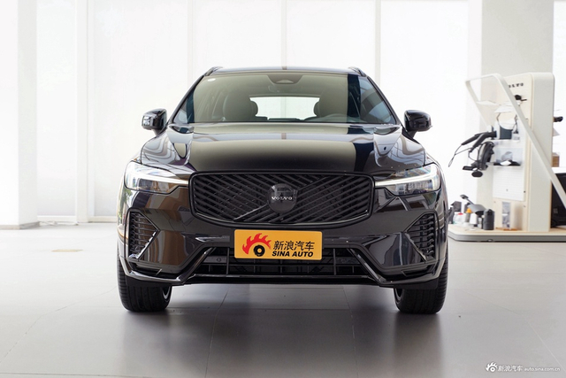 2026款沃尔沃XC60 B5 四驱智远极夜黑版