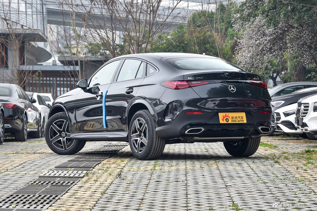 2024款奔驰GLC级轿跑 260 4MATIC 轿跑SUV