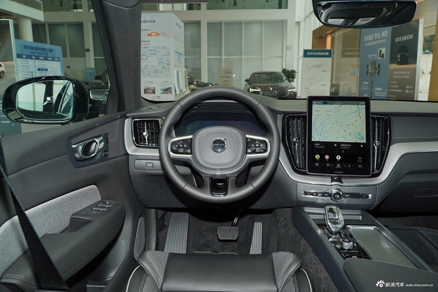 2026款沃尔沃XC60 B5 四驱智远极夜黑版