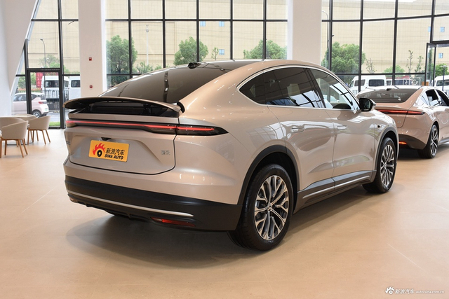 2024款蔚来EC6 75kWh