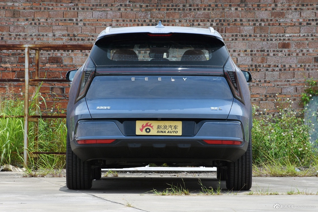 2025款博越L 第四代 1.5TD DCT 山河