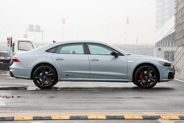 2024款奥迪A7L 45 TFSI quattro RS 套件竞速版