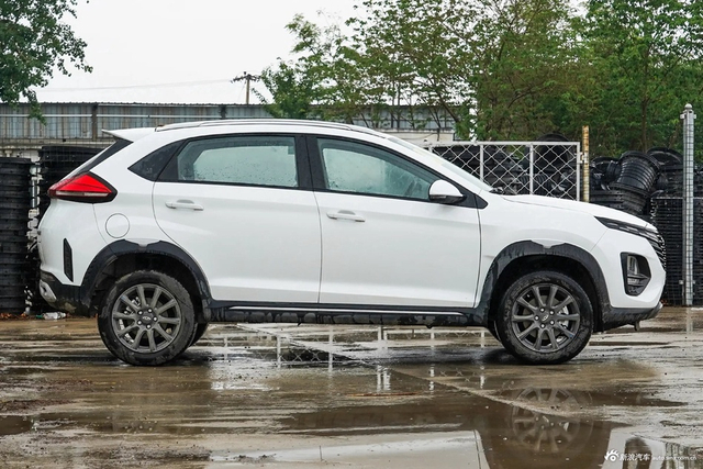 2023款瑞虎3x 1.5L 手动时尚版