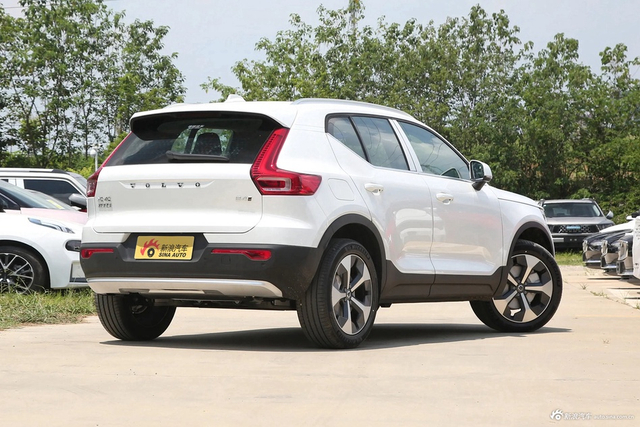 2024款沃尔沃XC40 B4 四驱 智远豪华版