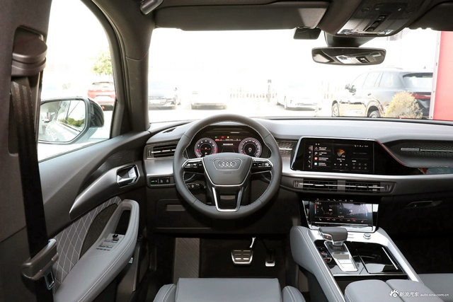 2024款奥迪Q6 45 TFSI quattro RS 套件竞速版 7座