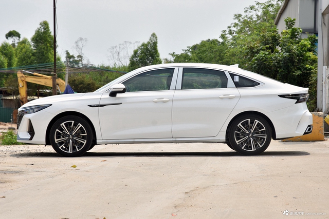 2025款艾瑞泽8 1.6T DCT尚