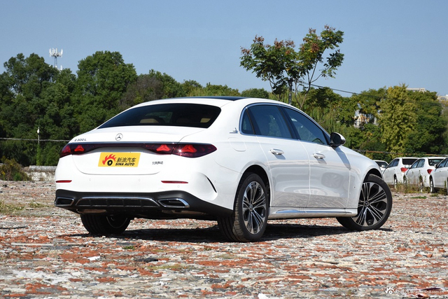 2025款奔驰E级 E 300 L 时尚运动型