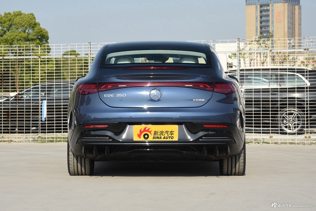 2022款奔驰EQE 350 豪华版