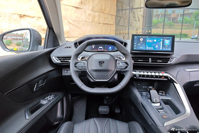 2023款标致4008 360THP 科技版