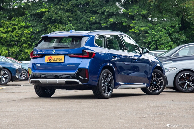 2023款宝马iX1 eDrive 30L M运动套装
