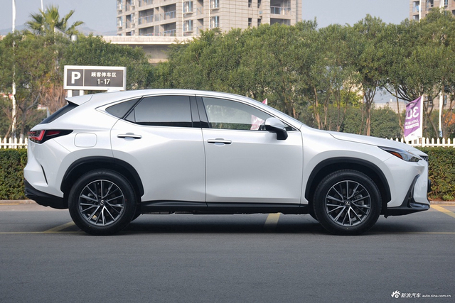 2022款雷克萨斯NX混动 400h+ 畅领版