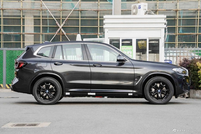 2024款宝马iX3 领先型