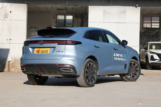 2022款长安UNI-K混动 蓝鲸iDD 尊贵型