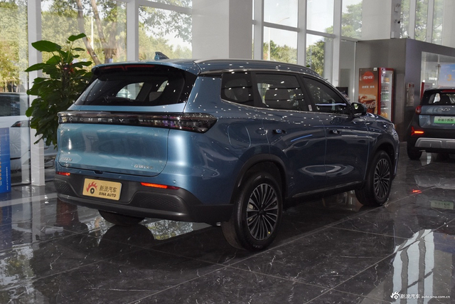 2025款瑞虎8 PLUS C-DM 1.5T 116KM尊贵型 5座