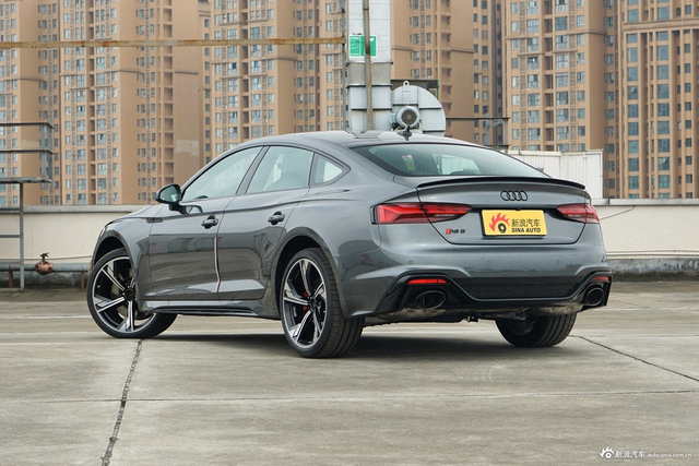 2022款奥迪RS5 2.9T Sportback 黑曜版