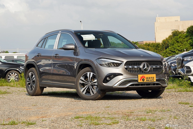 2025款奔驰GLA 200