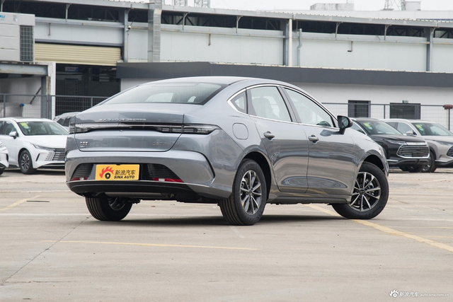 2024款驱逐舰05 荣耀版 DM-i 55KM 尊贵型