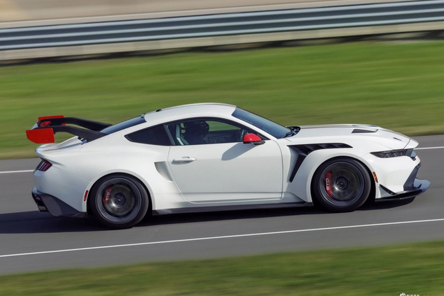 2025款Mustang GTD Spirit of America 官图