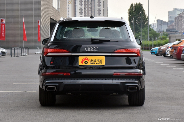 2025款奥迪Q7 55 TFSI quattro S line运动型