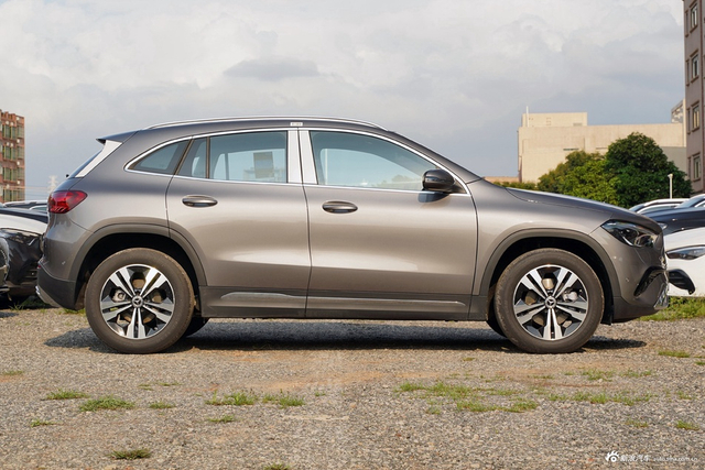 2025款奔驰GLA 200