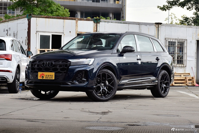 2025款奥迪Q7 45 TFSI quattro S line黑武士型
