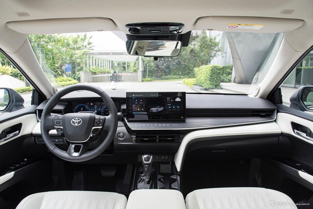 2024款凯美瑞 双擎 2.5HQ 旗舰版