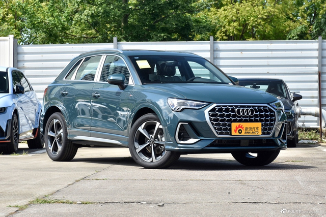 2025款奥迪Q3 45周年典藏版 35TFSI 时尚动感型