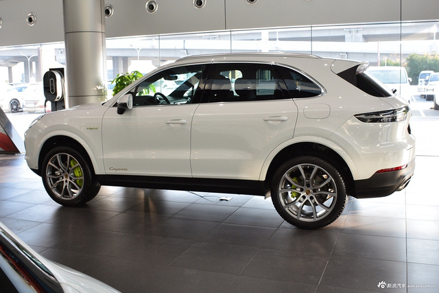 2023款Cayenne E-Hybrid 2.0T 铂金版