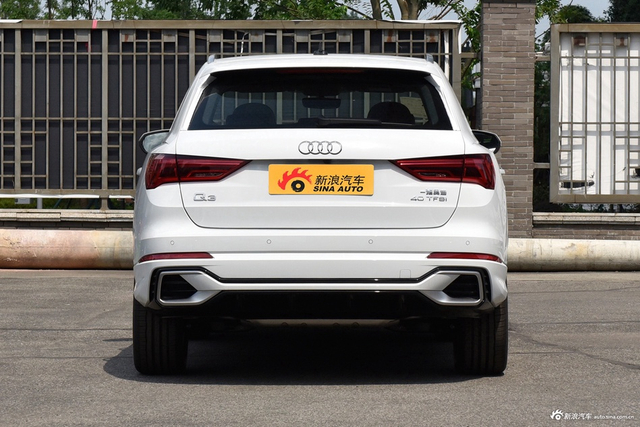 2025款奥迪Q3 45周年典藏版 40TFSI 时尚动感型