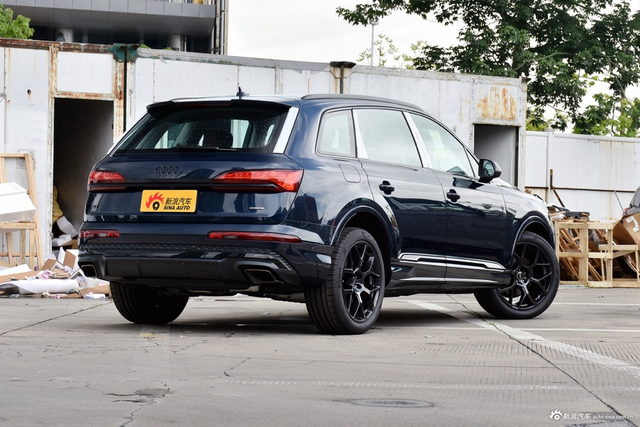 2025款奥迪Q7 45 TFSI quattro S line黑武士型