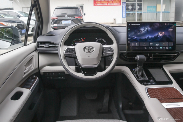 2027款赛那SIENNA 2.5L 双擎两驱舒适版