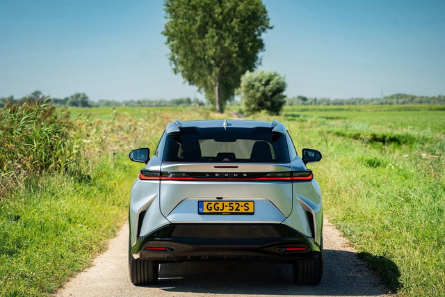 2025款雷克萨斯R 300e 35th Edition 官图