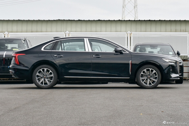 2025款红旗H5 PHEV 130 超混版