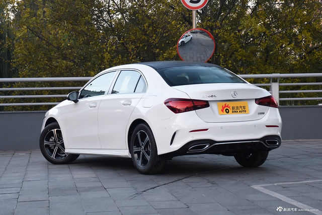 2024款奔驰A级 A 200 L 时尚型