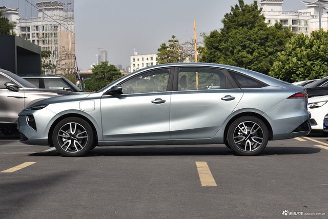 2025款荣威D6 520km 智享版