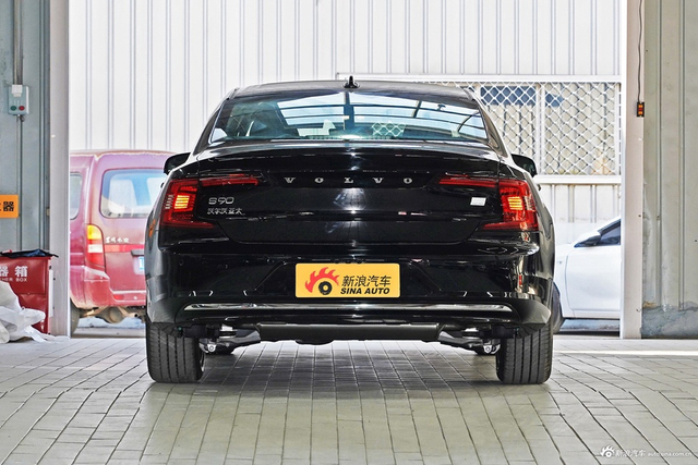 2022款沃尔沃S90混动 改款 T8 E驱混动 智逸豪华版