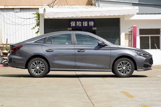 2026款MG5 180DVVT 全球豪华版